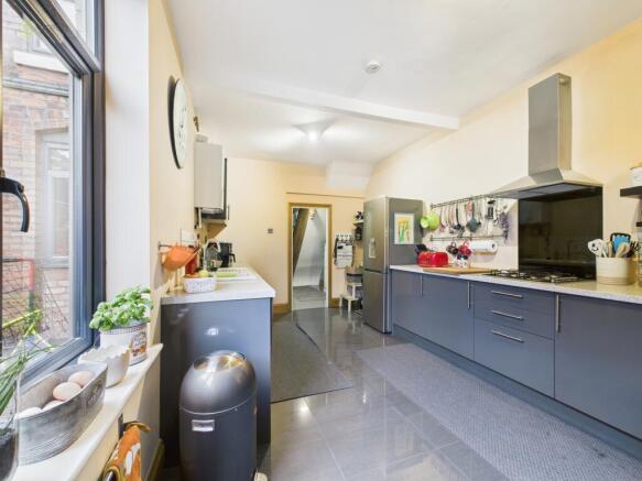 cam04914g0pr0338still008