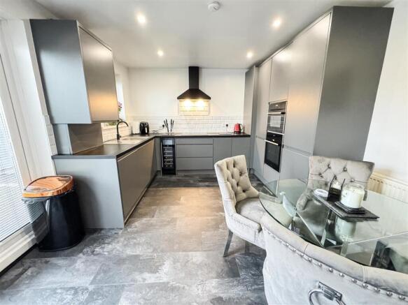 KITCHEN DINING ROOM