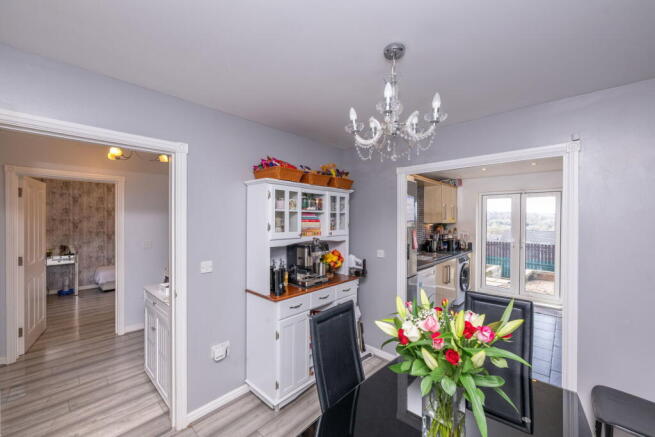 4 bed Detached for sale Image 8