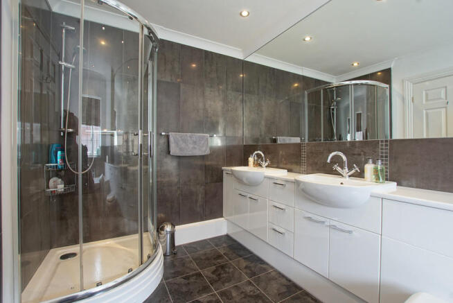 Master Bedroom En...