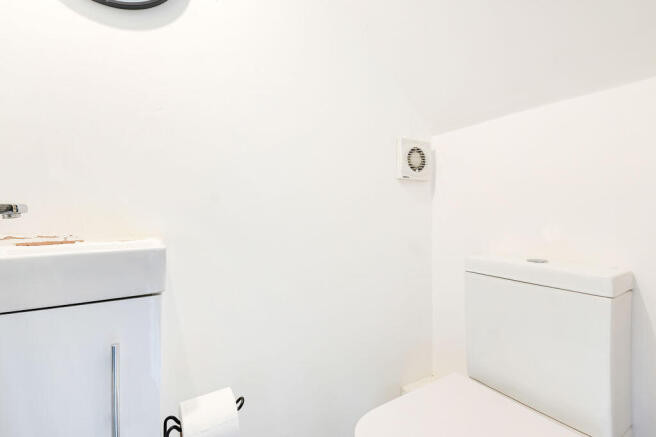 3 bed Semi-Detached to rent Image 9
