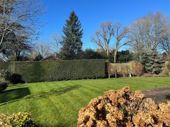 Elmcote Way - Garden.jpg