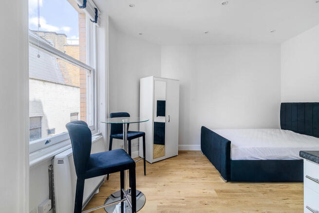 Charing_Cross_Man...