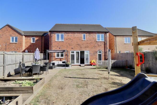 4 bed Detached for sale Image 12