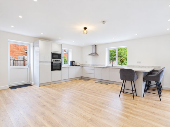 Kitchen / Living Area