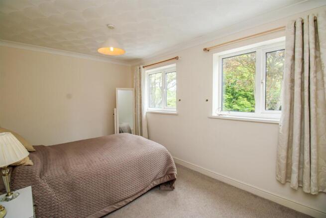 3 bed Town House for sale Image 8
