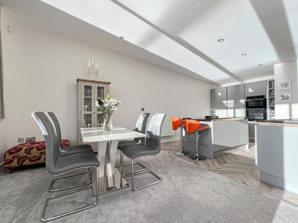 Flat 10 Barton West - Dining area