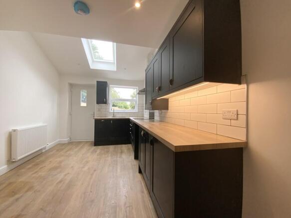2 bed End of Terrace to rent Image 4