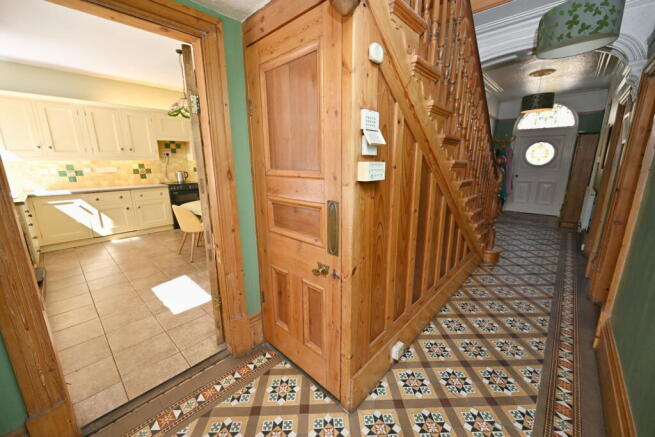 6 bed Detached for sale Image 12