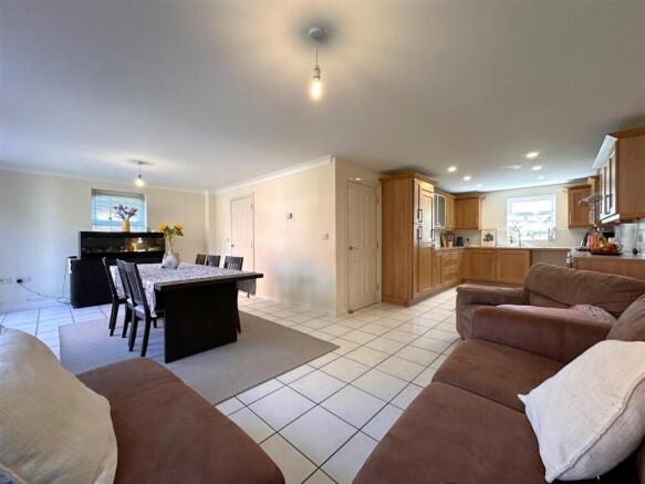 L-shaped Living Space 598