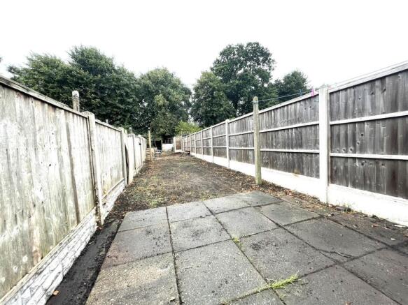 2 bed Terraced to rent Image 12
