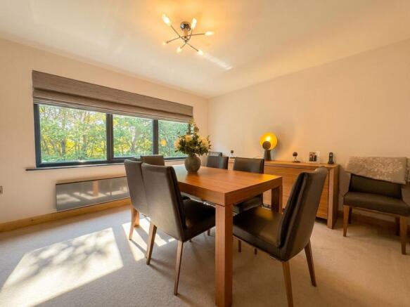 5 bed Detached for sale Image 10