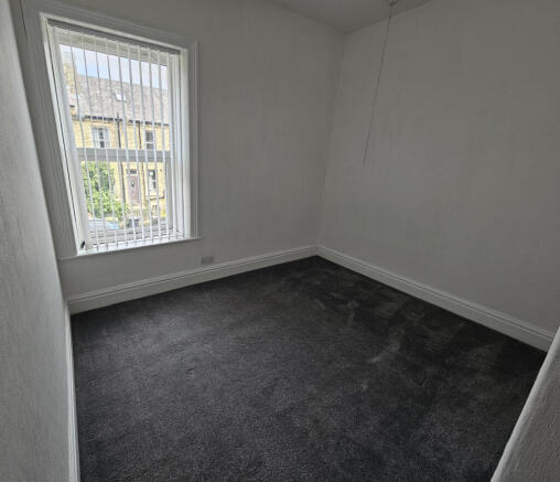 2 bed Terraced to rent Image 5