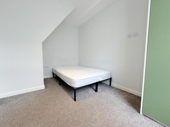 4 bed Terraced to rent Image 4