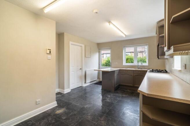 4 bed Detached for sale Image 8