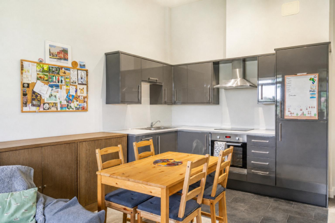 2 bed Apartment for sale Image 5
