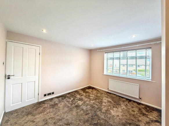 3 bed Semi-Detached for sale Image 9