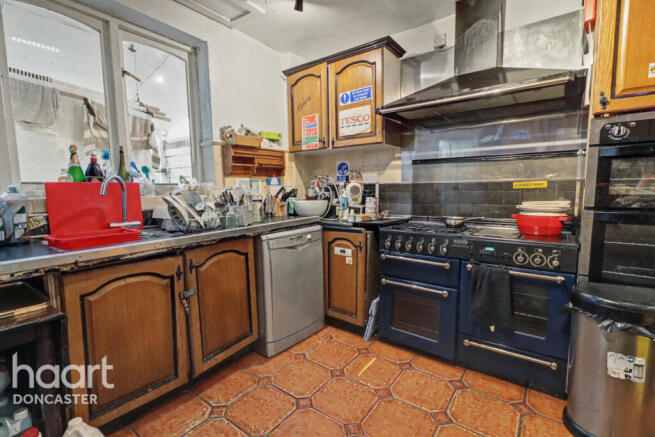 7 bed Detached for sale Image 6