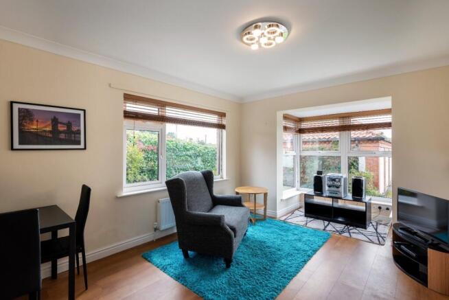 2 bed Flat to rent Image 4