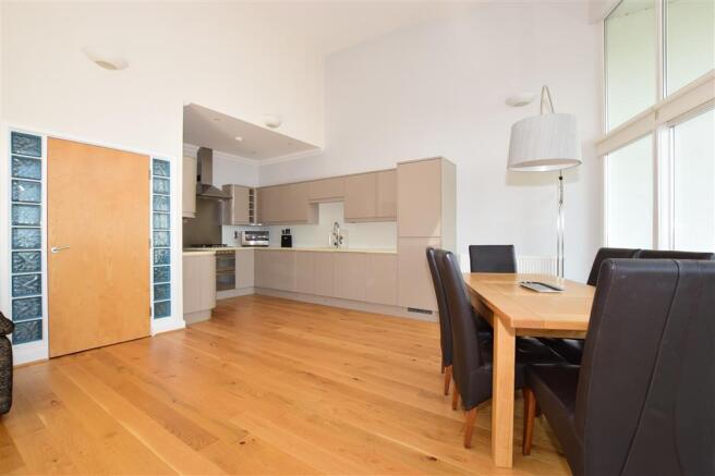 Kitchen/ Living Room
