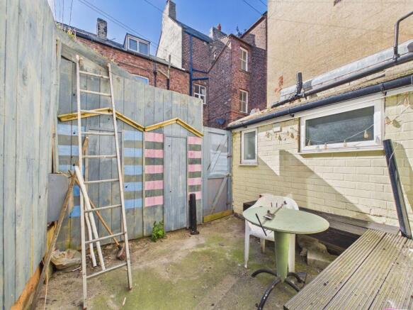 3 bed Terraced for sale Image 10