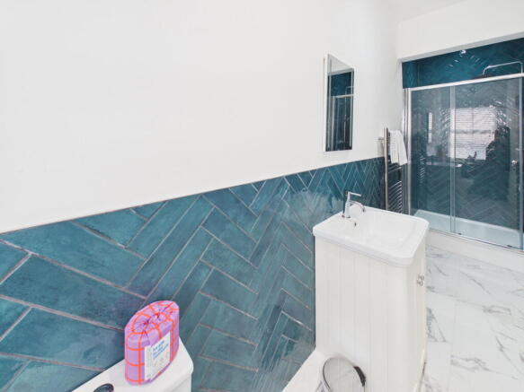 2 bed Apartment for sale Image 8