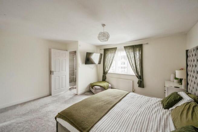 4 bed Detached for sale Image 10