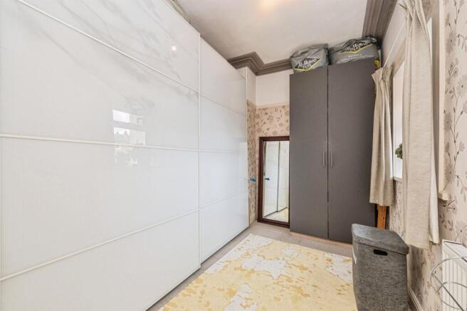 4 bed Semi-Detached for sale Image 8