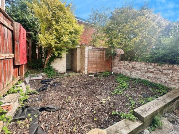 2 bed End of Terrace to rent Image 9