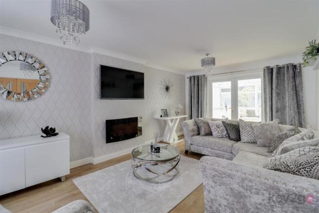 4 bed Detached for sale Image 8