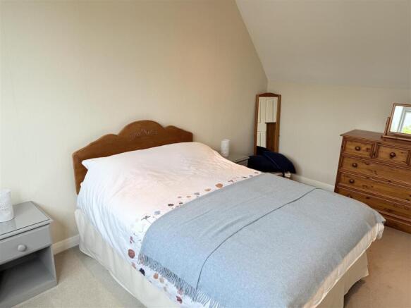 3 bed Semi-Detached to rent Image 12