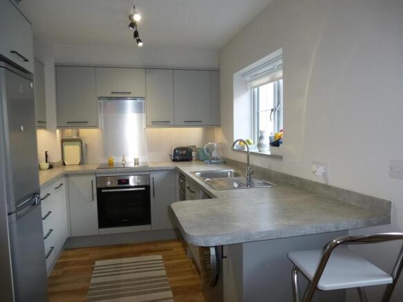 Kitchen dressed - Flat B, Armoury House.JPG
