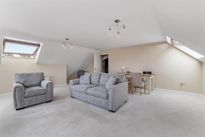 2 bed Apartment for sale Image 8