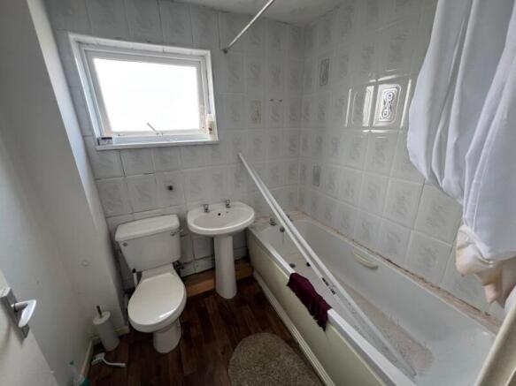 4 bed Terraced to rent Image 6