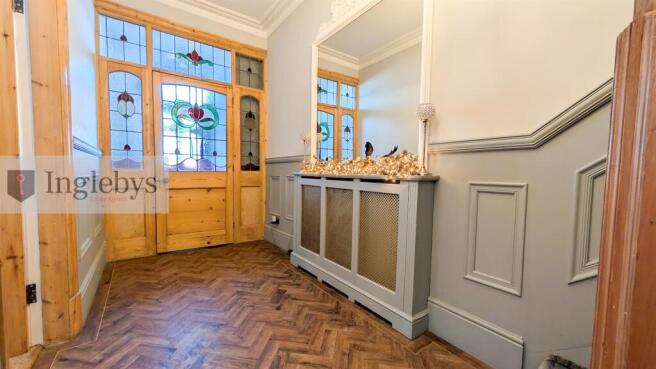 5 bed House for sale Image 8