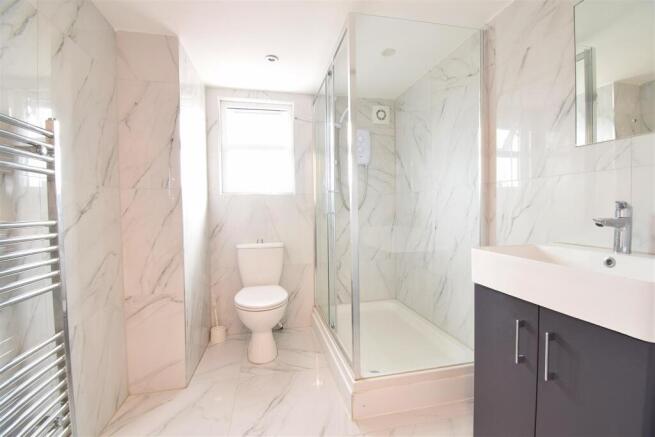 3 bed Flat to rent Image 7