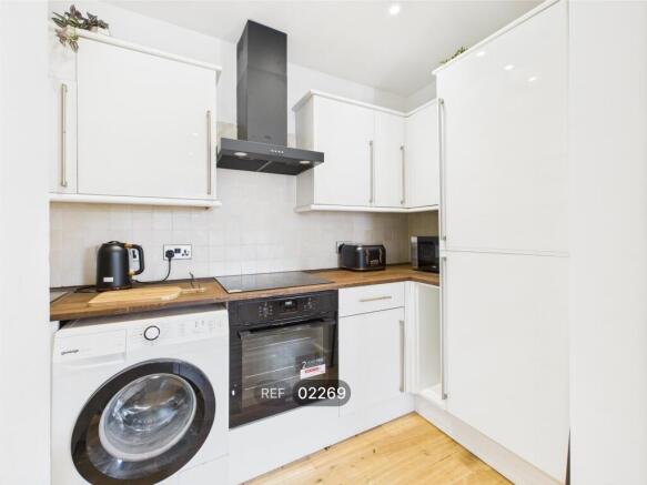 2 bed Apartment to rent Image 6