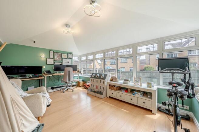 4 bed Detached for sale Image 10