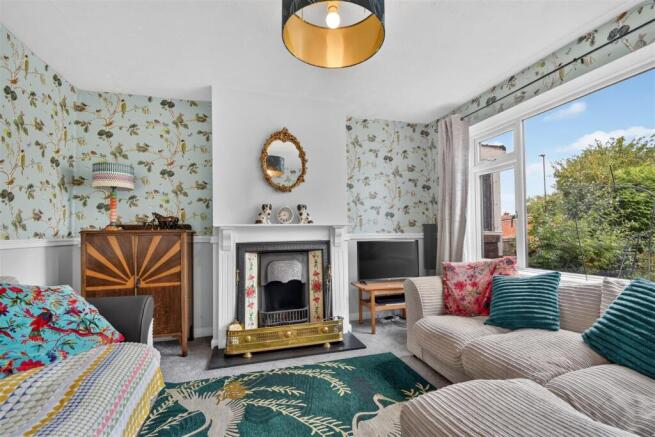3 bed Semi-Detached for sale Image 2