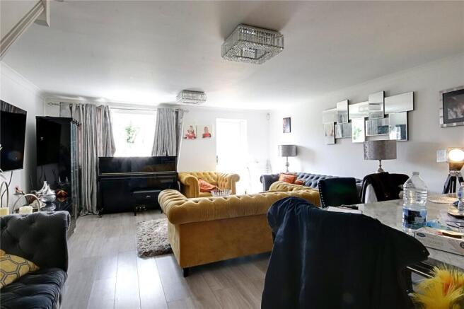 Pritchett Close, Enfield, EN3 – pohled 4