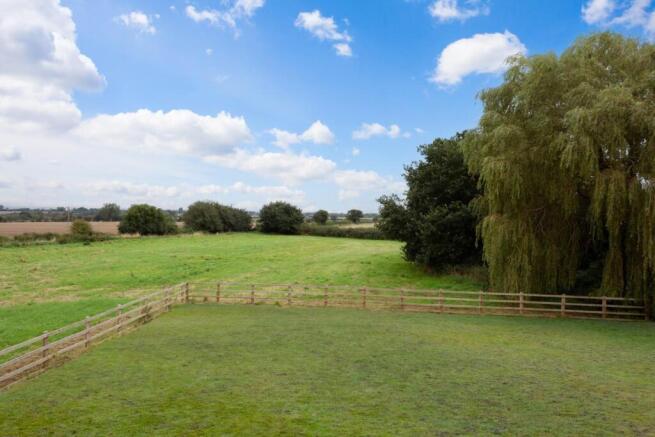 3 bed Semi-Detached to rent Image 9