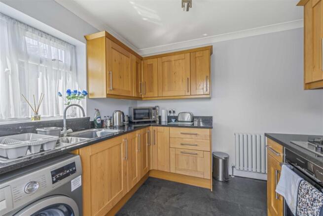 132 Bedfont Close TW14-11.jpg