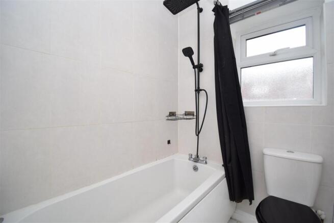 2 bed Terraced to rent Image 9