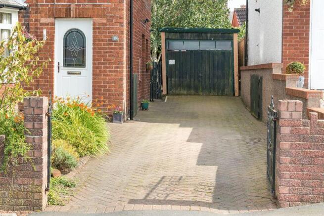 19 Holme Riggs...