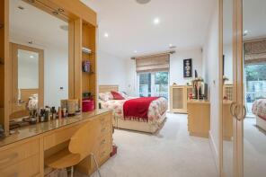 Flat 1, 9 Chatelain House, St Vincents Lane, Mill Hill, London NW7 1EZ