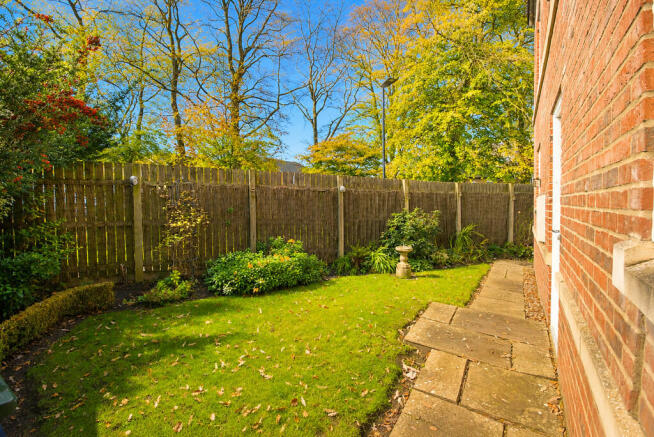 SIDE GARDEN