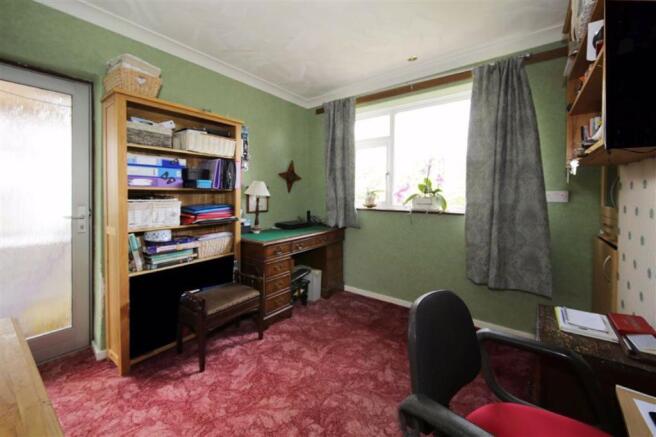BEDROOM/STUDY