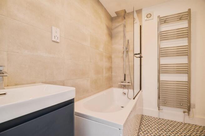 2 bed Flat for sale Image 8