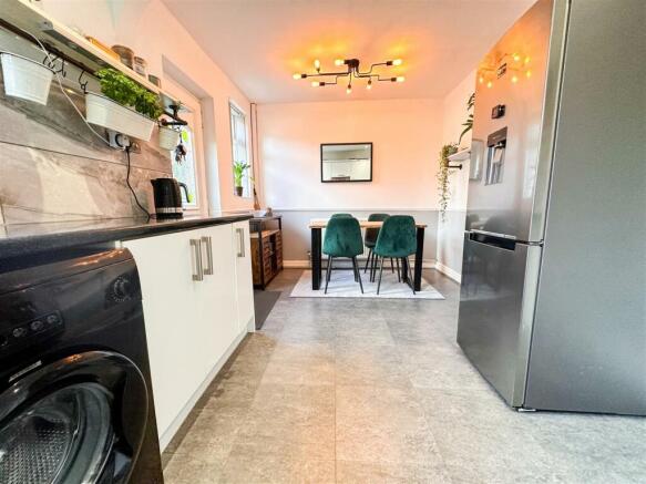 KITCHEN DINING ROOM