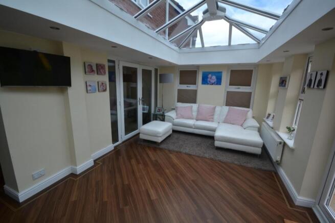 OPEN PLAN FAMILY ROOM